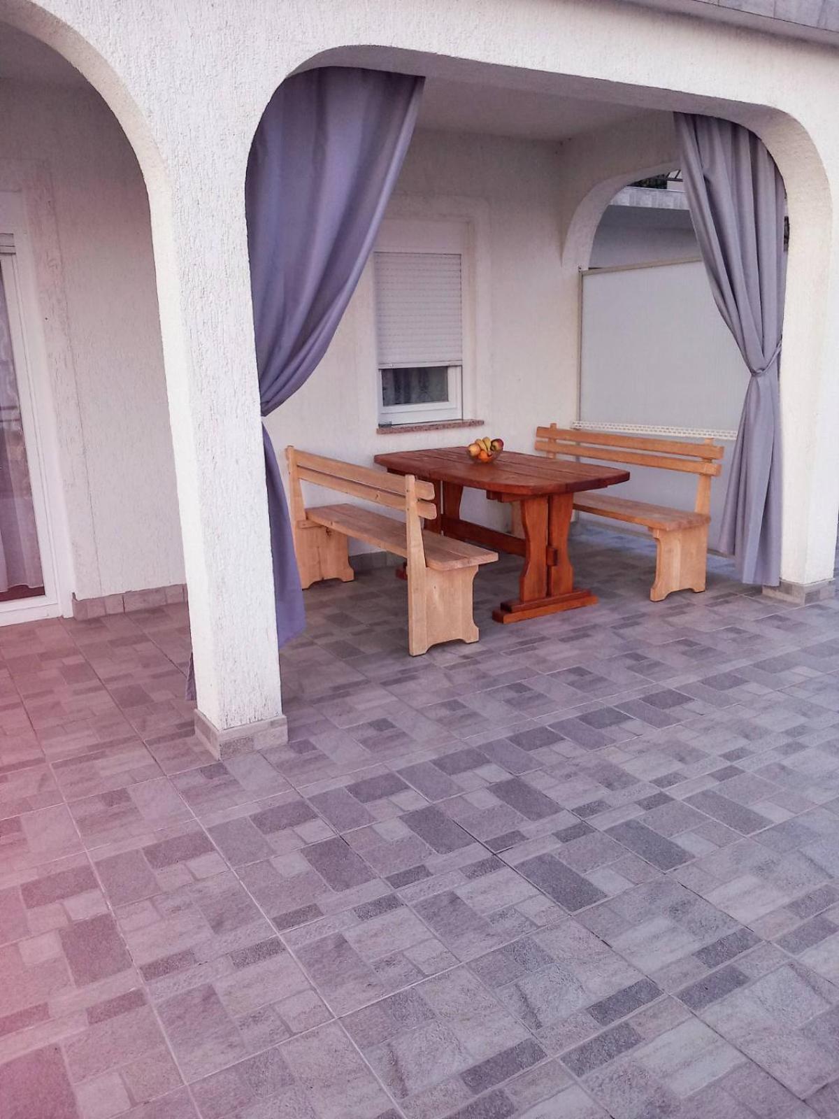 סנג' Apartman Tralje מראה חיצוני תמונה